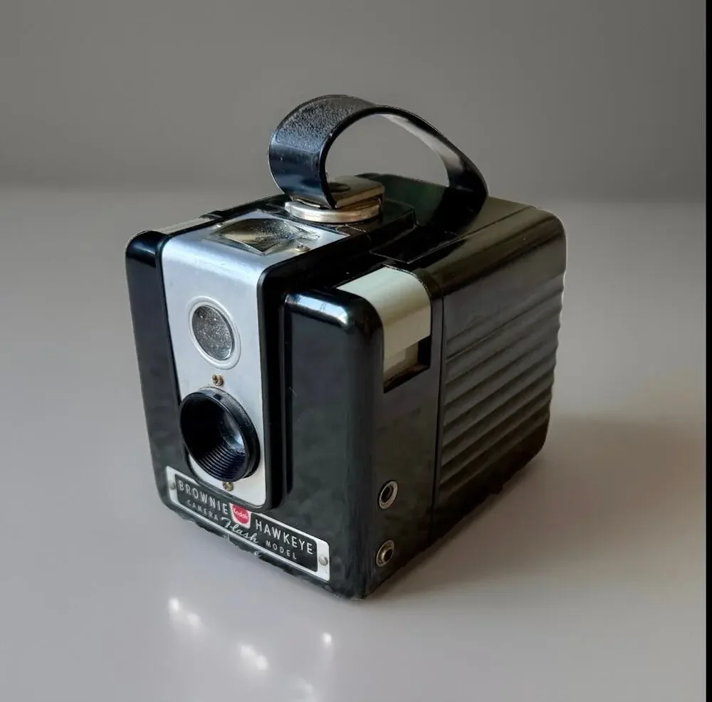 Vintage Kodak Brownie Hawkeye Camera Flash Model Box Camera Uses 620 Film